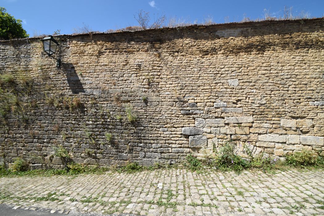 enceinte sur la rue des Récollets