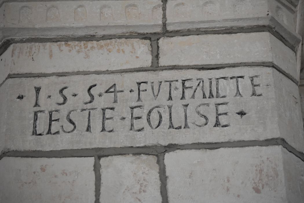 nef, détail d’une inscription