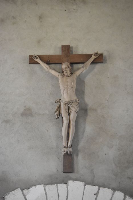 statue : Christ en croix