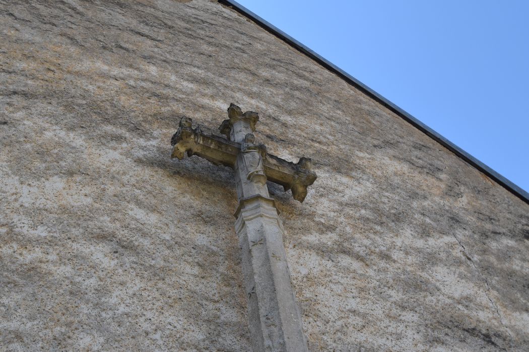 vue partielle de la croix
