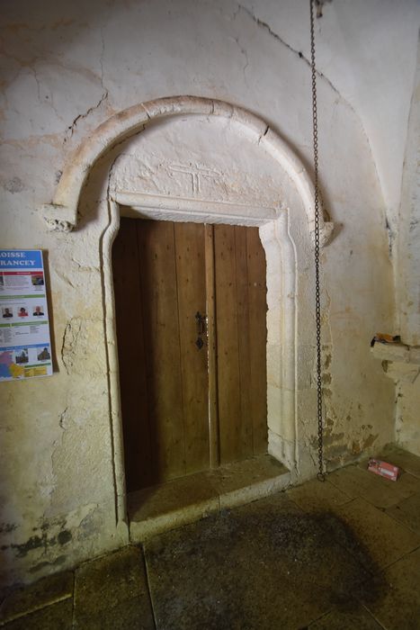 portail d’accès ouest sur le clocher