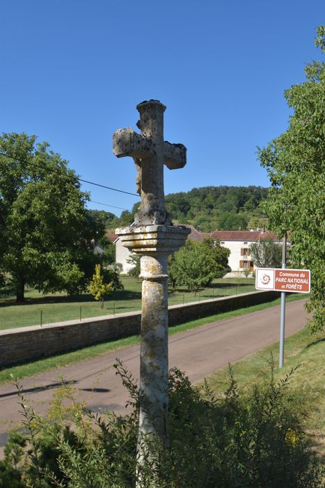 vue partielle de la croix