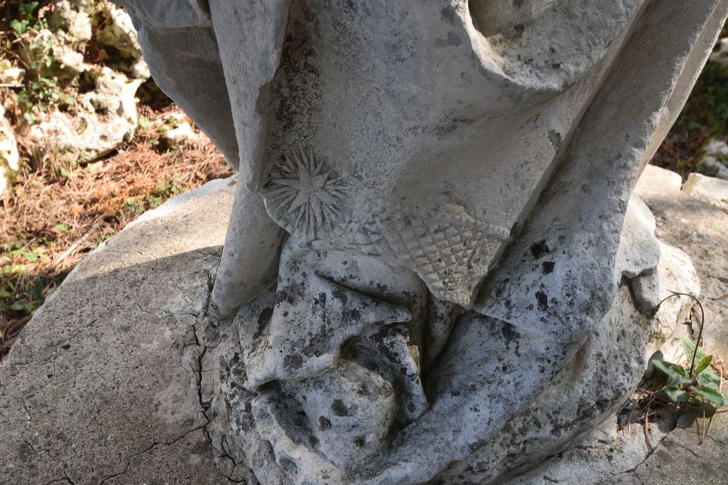 statue : Vierge à l’Enfant, détail