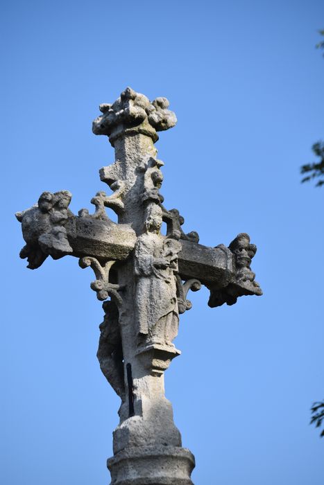 vue partielle de la croix