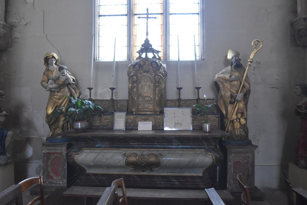 maître-autel, tabernacle, statues : Vierge à l’Enfant, saint Hilaire