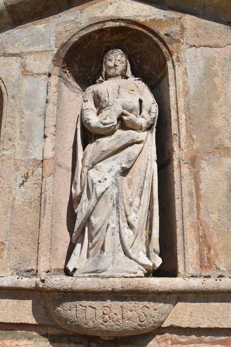 détail d’une statue : Vierge