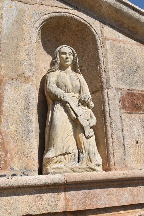 détail d’un groupe sculpté : Éducation de la Vierge