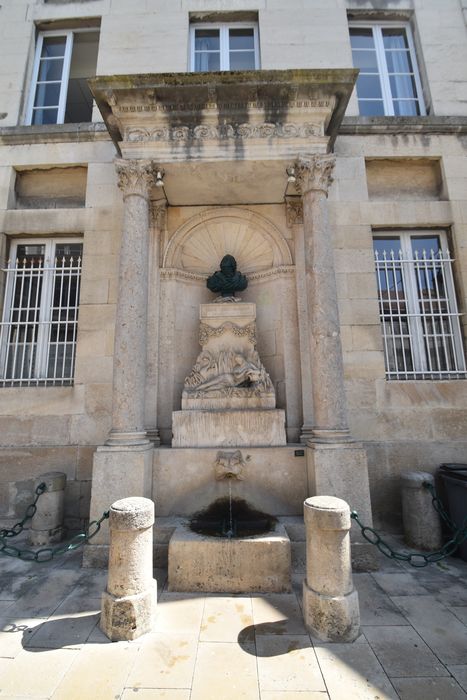 vue générale de la fontaine
