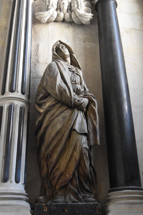 statue : Vierge de douleur (La)