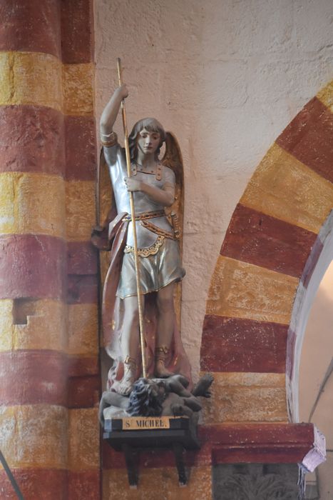 statue : Saint Michel terrassant le dragon