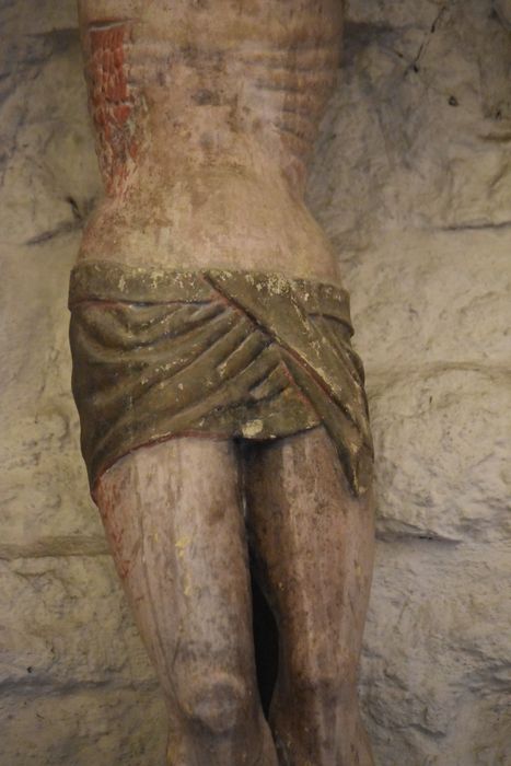 statue : Christ en croix, détail