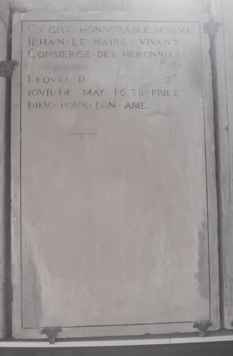 dalle funéraire de Jean Lemaire, concierge des Héronnières (n°2)