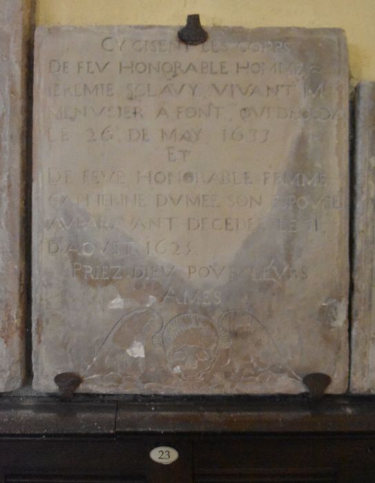 dalle funéraire de Jérémie Sclavy, menuisier, et de son épouse Catherine Dumée (n°23)