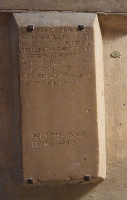 dalle funéraire d’Antoine Bidault, sergent (n°51)