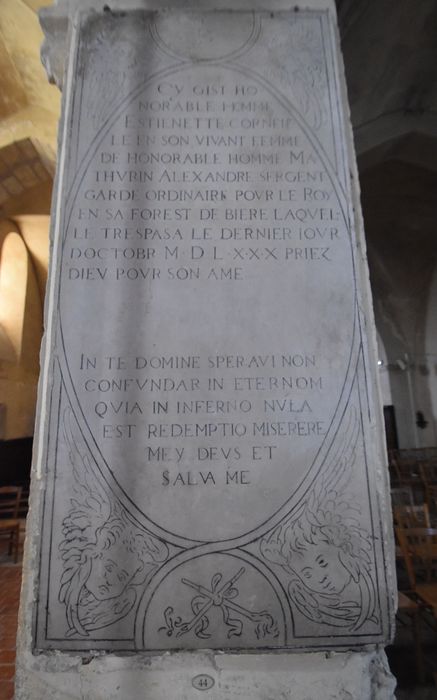 dalle funéraire d’Étiennette Corneille, épouse de Mathurin Alexandre (n°44)