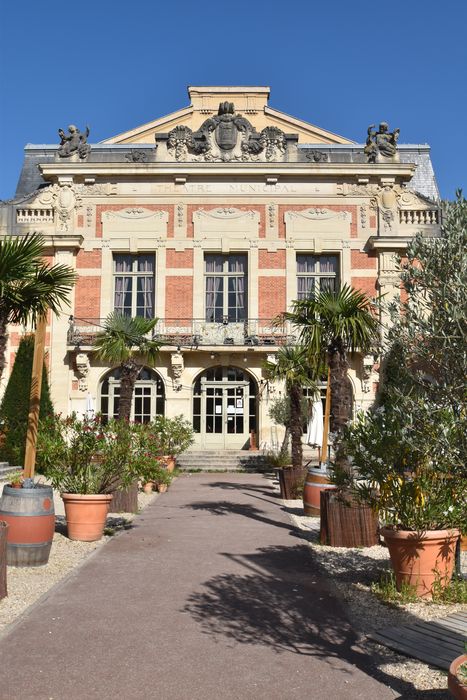 façade sud-est, vue partielle