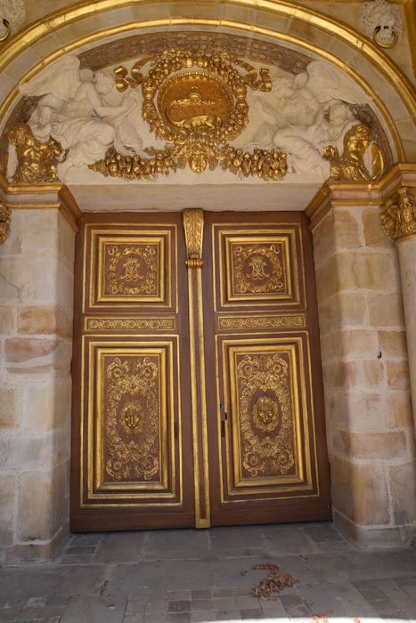 Porte dorée