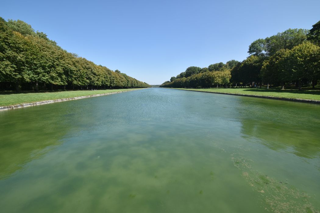 parc, grand canal en direction du Nord-Est