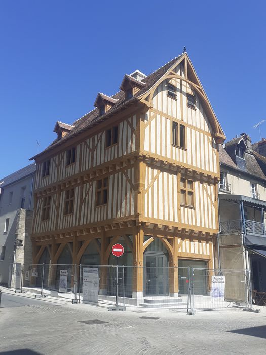 façades sud-ouest sud-est sur rues