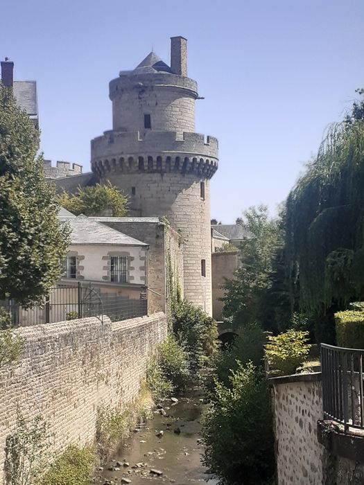 vue générale de la tour Couronnée