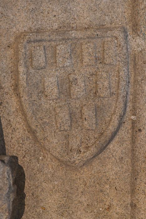 dalle funéraire de Thiphaine du Guesclin, détail