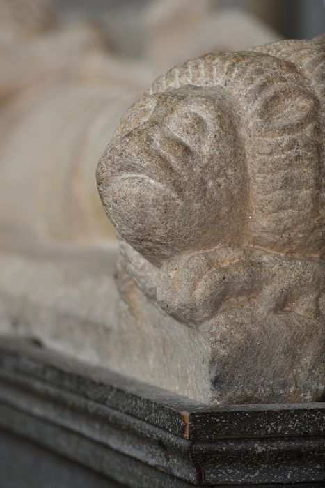 dalle funéraire de Jean III de Beaumanoir, détail