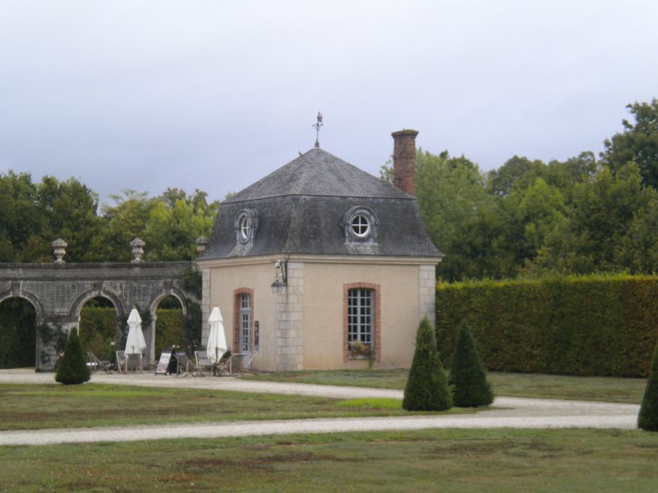 pavillon encadrant la cour d’honneur au Nord-Est