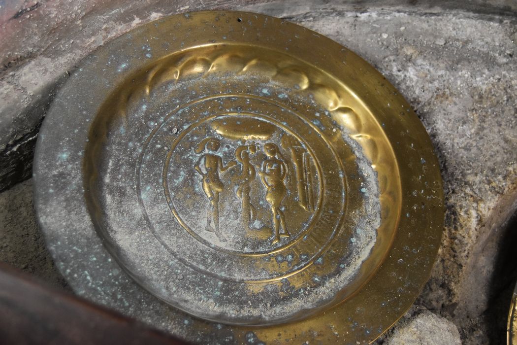 plat de quête : Adam et Eve et l’arbre de la tentation