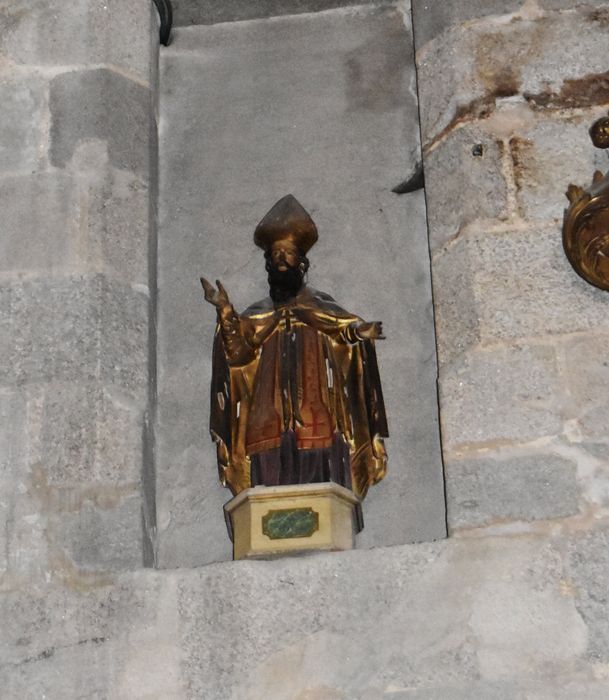 statue : Saint évêque non identifié