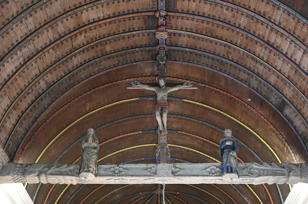 groupe sculpté (poutre de gloire) : Christ, saint Jean, Vierge