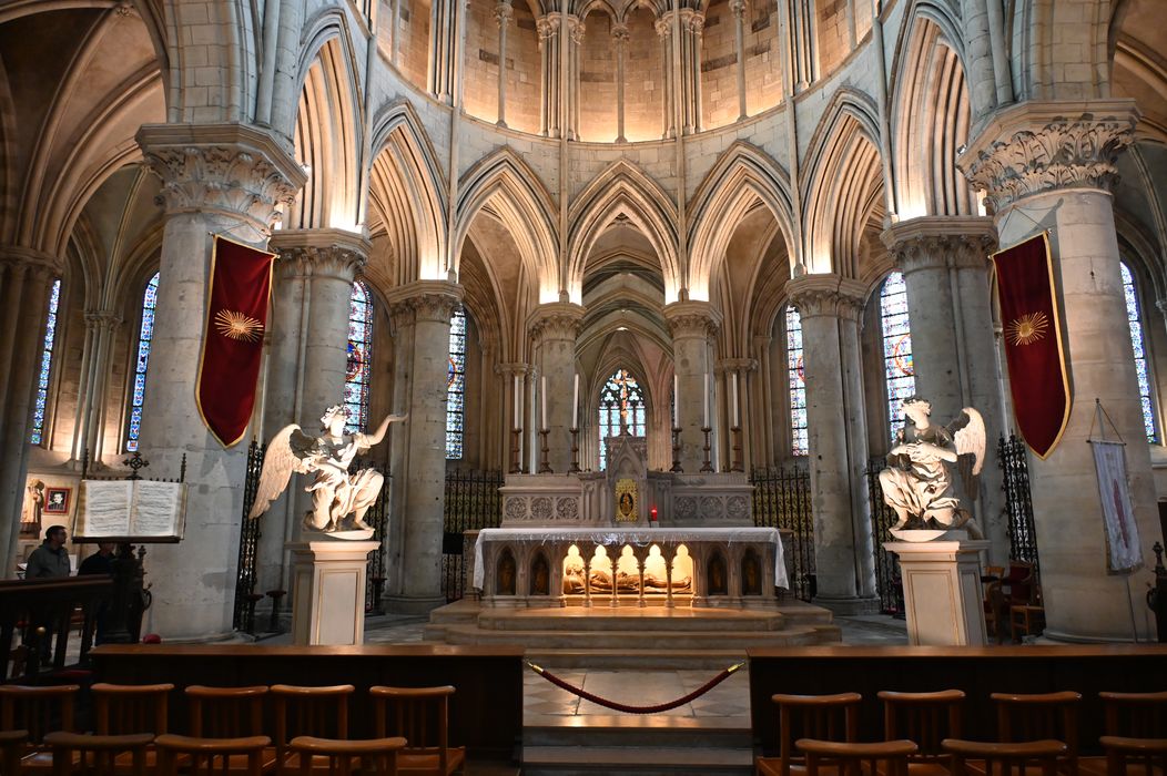 maître-autel, statue : Christ au tombeau