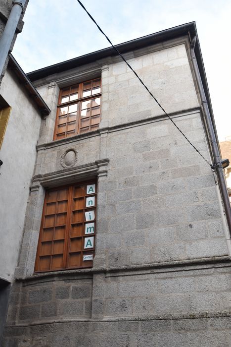 aile sud, façade est sur la cour intérieure, vue partielle