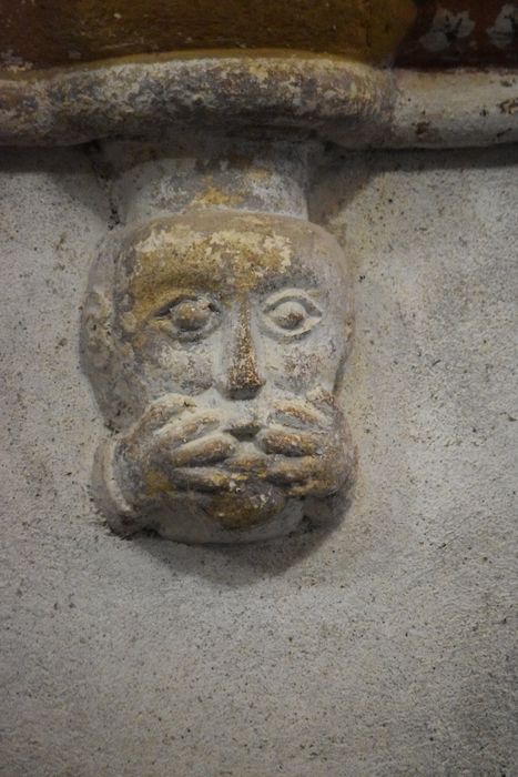 nef, détail d’une console sculptée