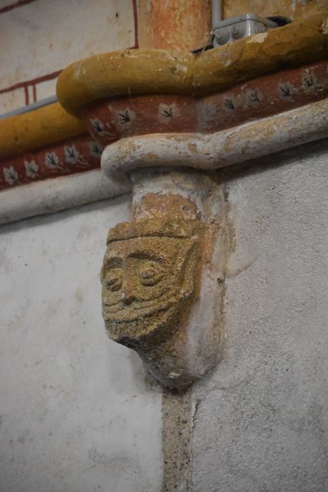 nef, détail d’une console sculptée