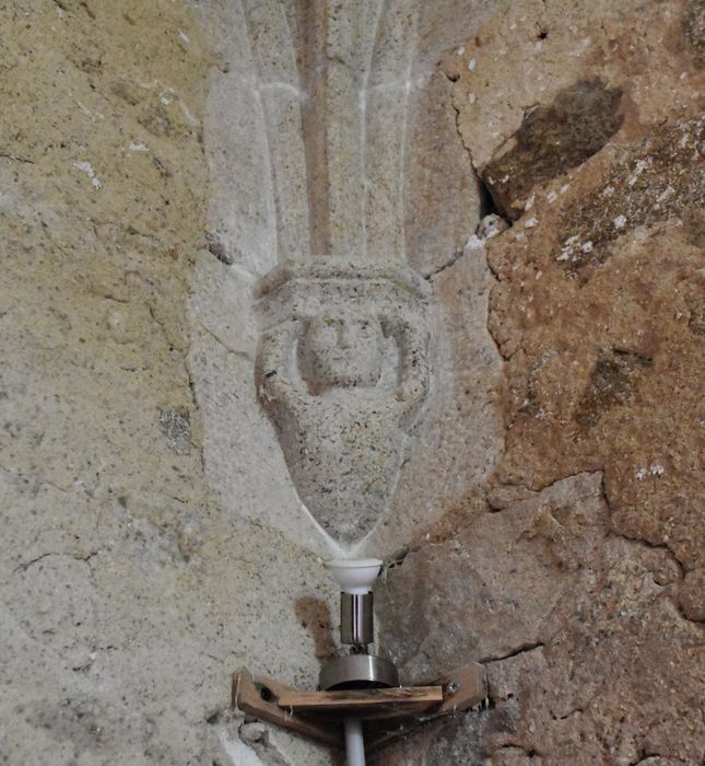 nef, détail d’une console sculptée