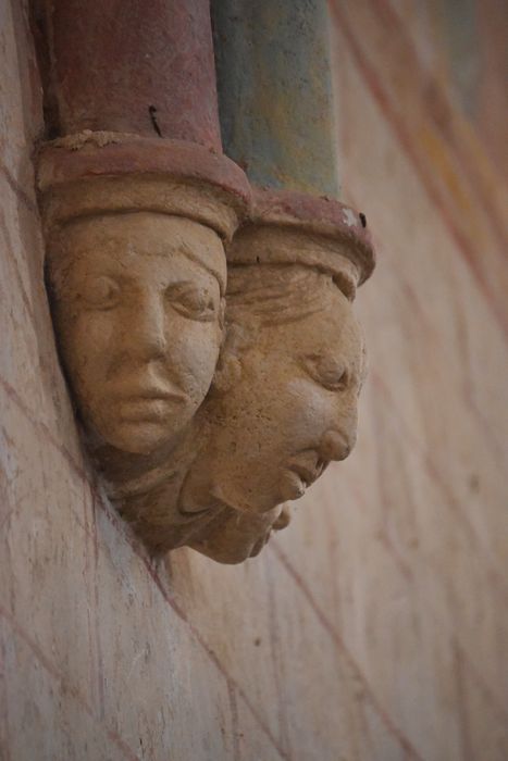 nef, détail d’une console sculptée