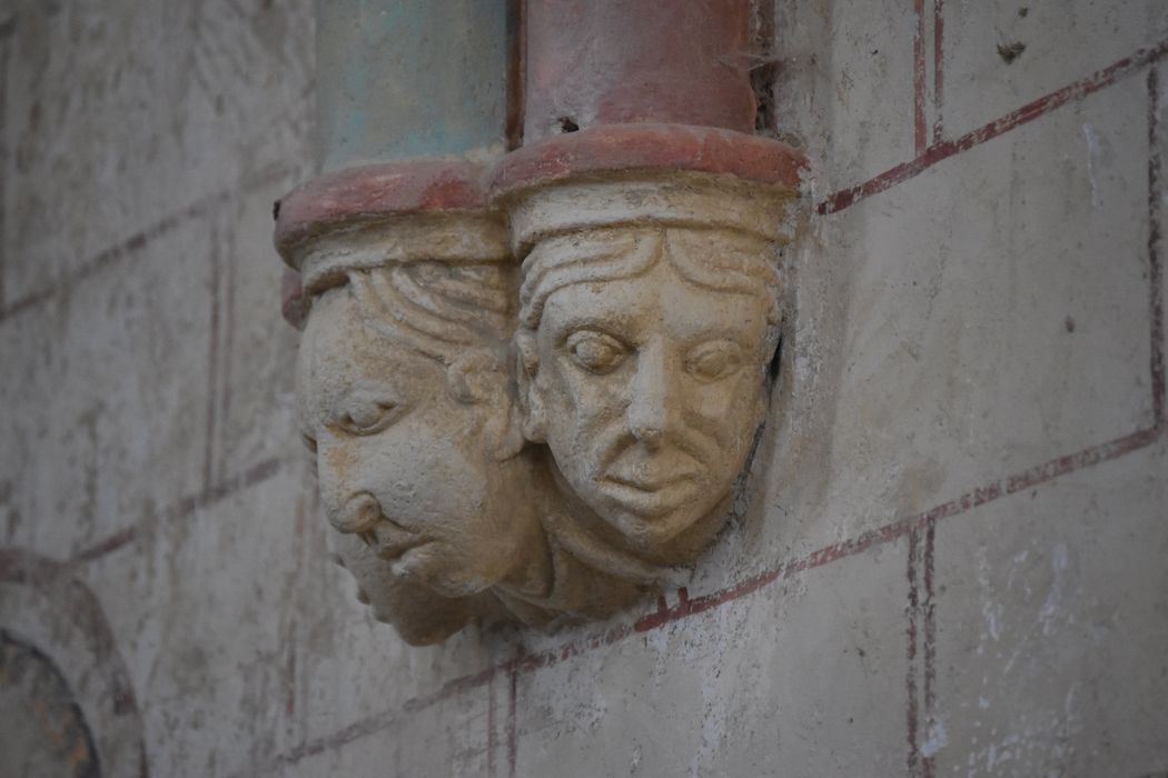 nef, détail d’une console sculptée