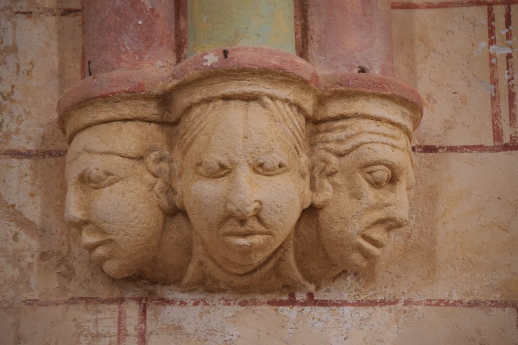 nef, détail d’une console sculptée