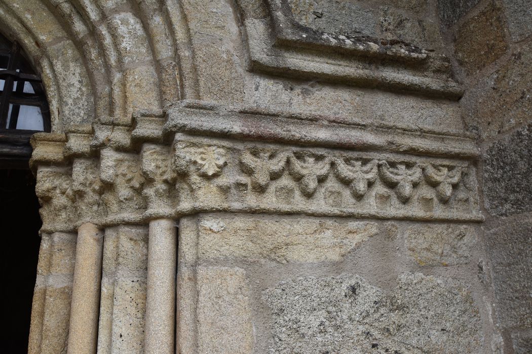 portail d’accès ouest, détail de l’imposte de droite