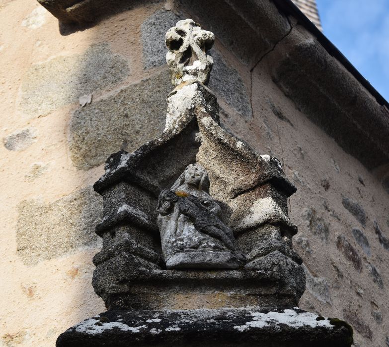 statue (statuette) : Vierge de pitié