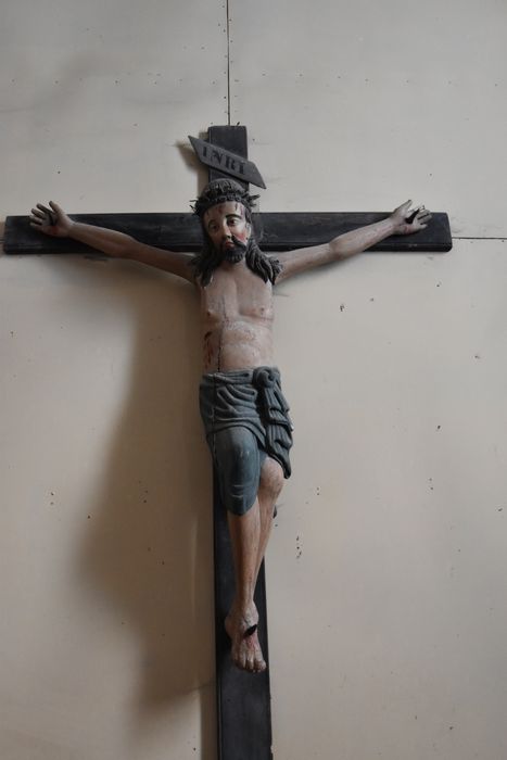 statue : Christ en croix