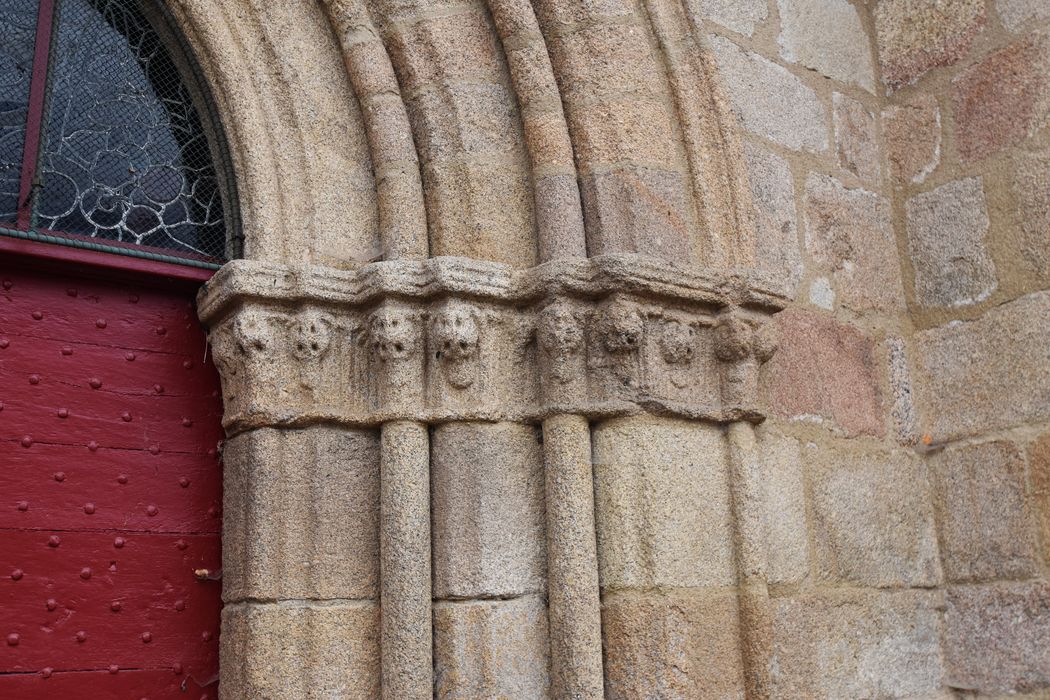 portail d’accès nord, détail de l’imposte de droite