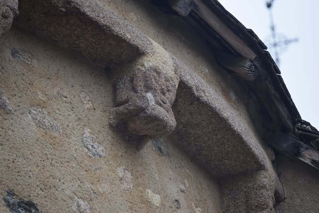 chevet, détail d’un modillon sculpté