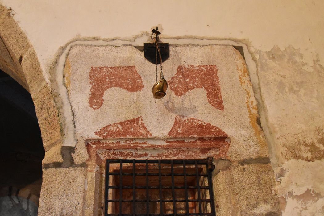 choeur, armoire, fragments de peinture