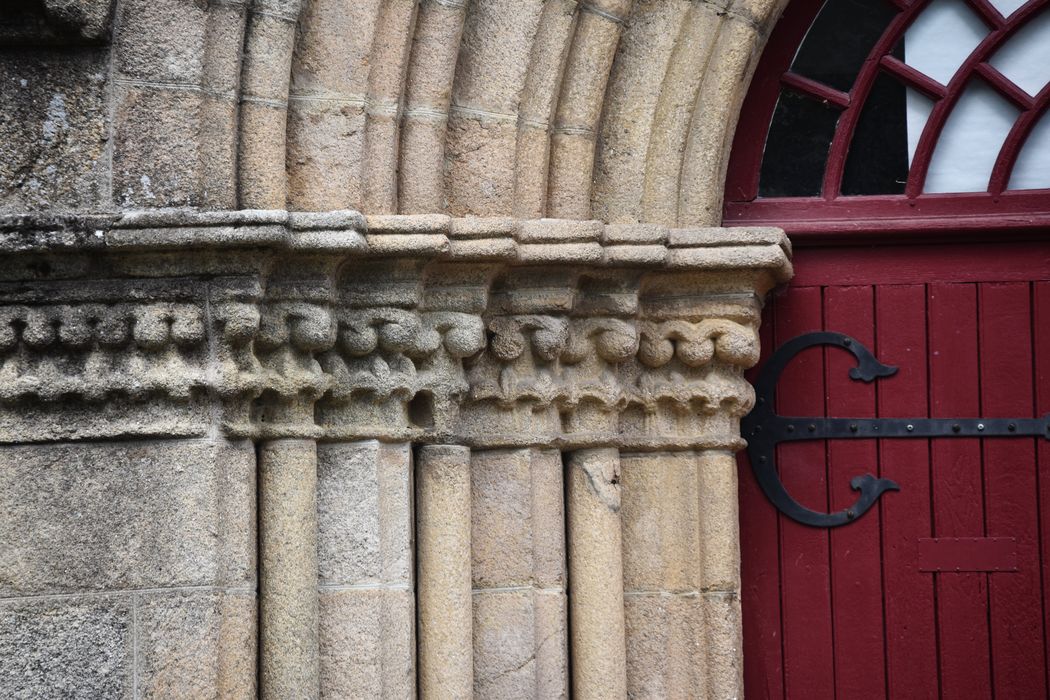 portail orienté au sud, détail de l’imposte de gauche