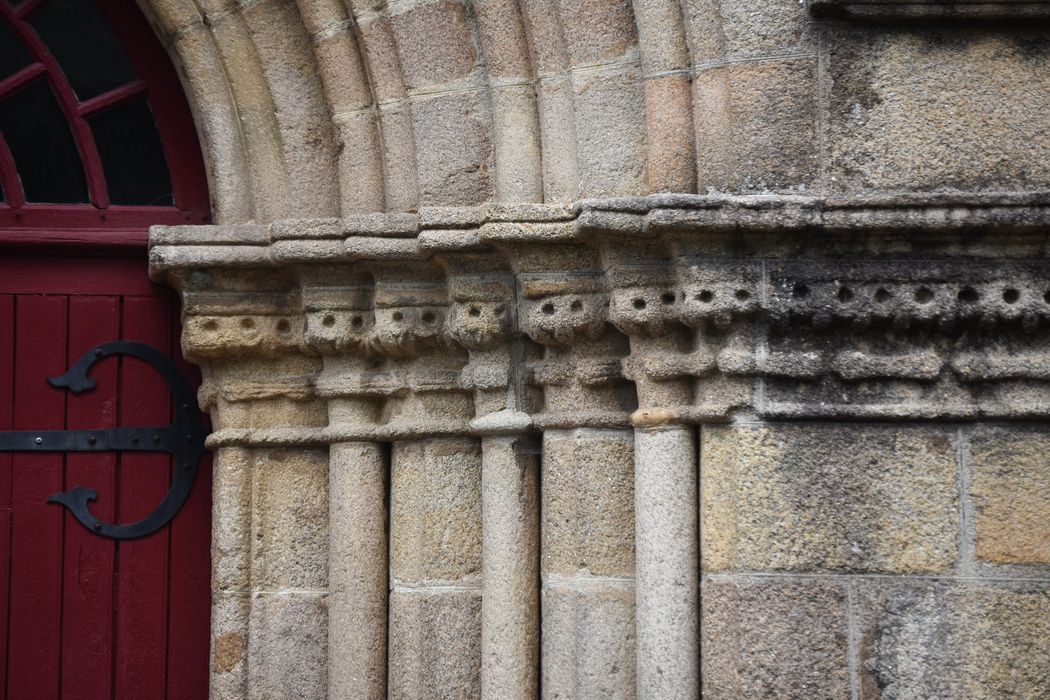 portail orienté au sud, détail de l’imposte de droite