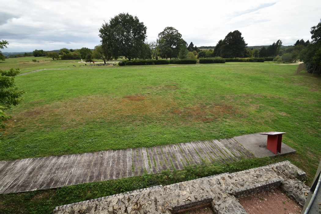 vue générale du site depuis l’accès ouest en direction du Sud