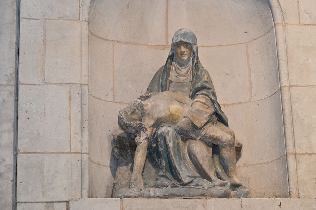 groupe sculpté : Vierge de pitié