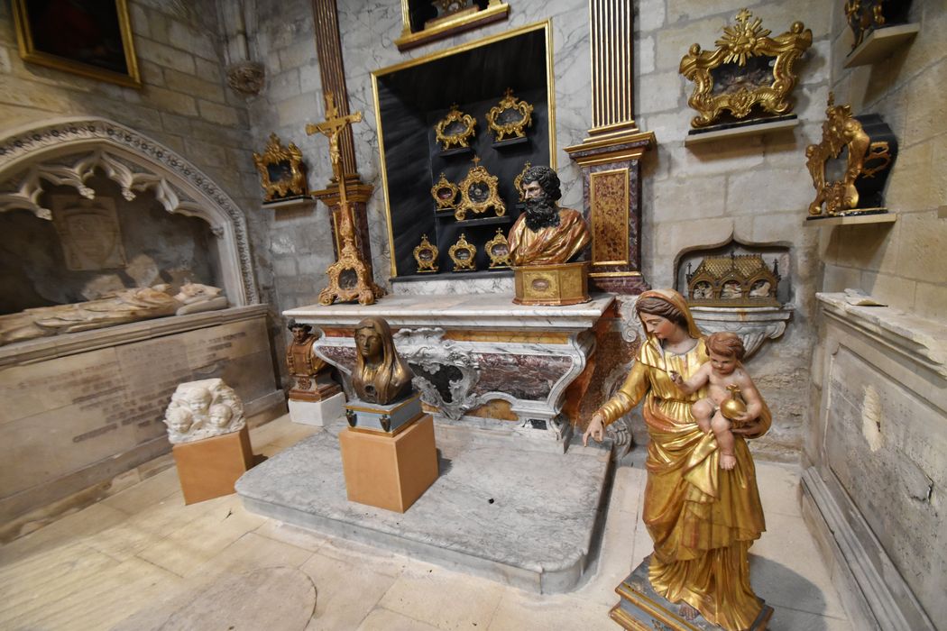 reliquaires, croix-reliquaire, statue : Vierge à l’Enfant