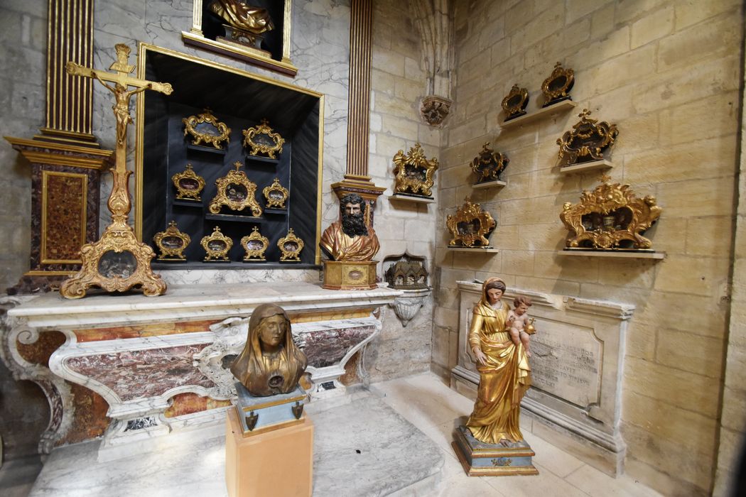 reliquaires, croix-reliquaire, statue : Vierge à l’Enfant